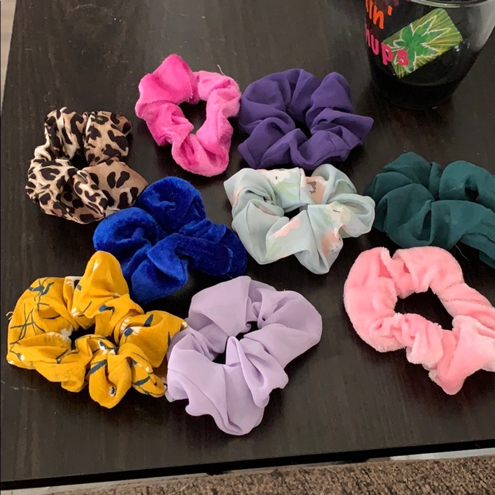 Hair scrunches